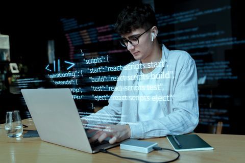 Научитесь анализировать и оптимизировать бизнес-процессы. Можно работать в компании или брать проекты на фрилансе удаленно.